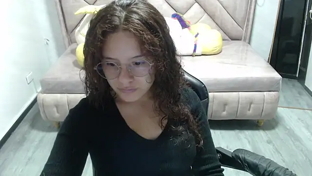 Velvet Moon V online show from November 10, 1:10 pm