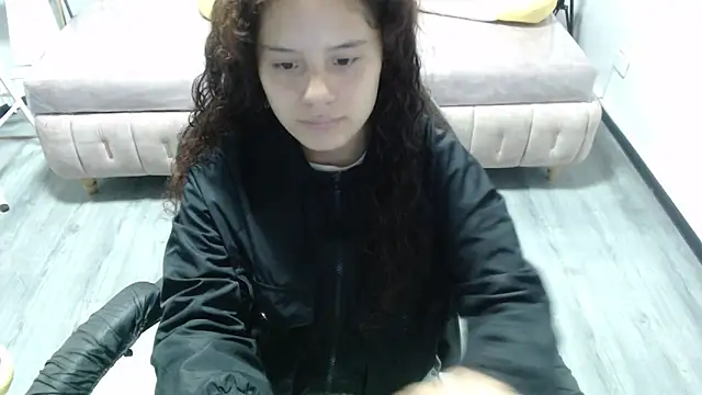 Velvet Moon V online show from November 18, 1:04 pm