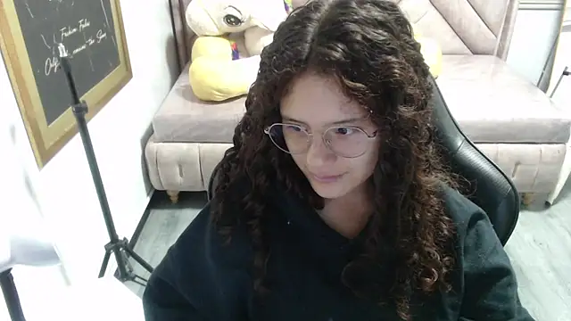 Velvet Moon V online show from November 22, 1:10 pm