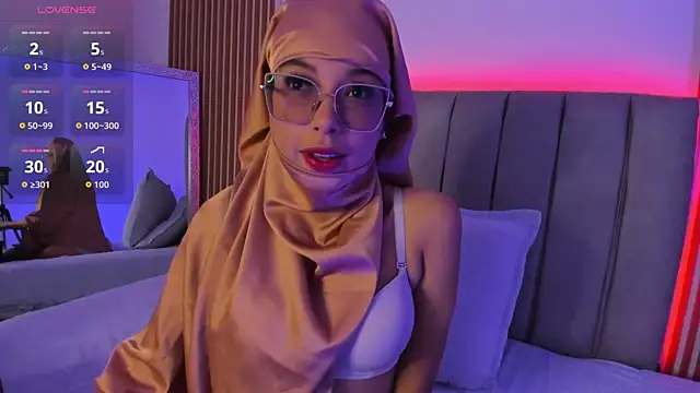 naishaa  online show from September 24, 6:55 pm