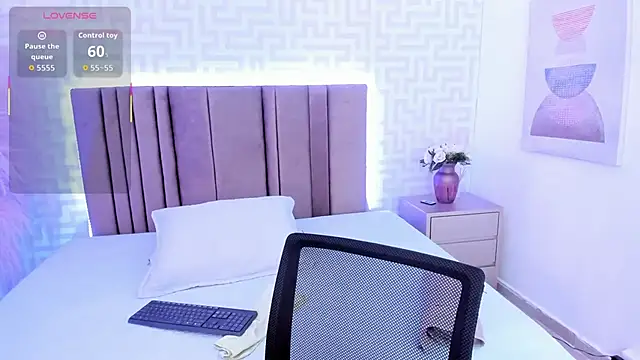 naishaa  online show from March 24, 6:35 pm