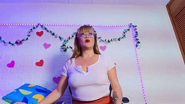 naomi diamond  online show from October 23, 11:09 am