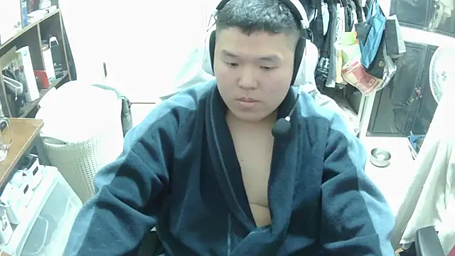 Snapshot of chuck00095 chatting on February 15, 12:47 pm chuck00095 online show from February 15, 12:47 pm