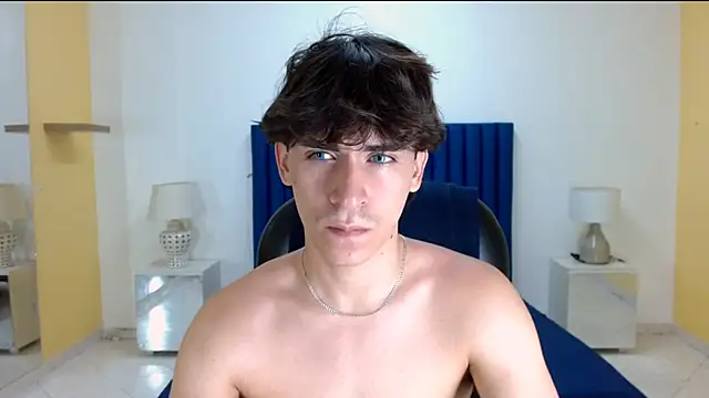 Snapshot of RoberthAlv chatting on March 16, 12:20 pm RoberthAlv online show from March 16, 12:20 pm