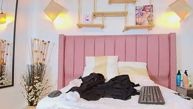 Snapshot of Blushhabex chatting on October 20, 1:33 pm Blushhabex online show from October 20, 1:33 pm