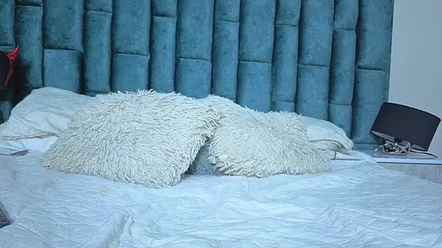 Snapshot of Emma_Foxi chatting on March 19, 8:13 pm Emma Foxi online show from March 19, 8:13 pm