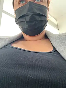 Snapshot of maddy_Bloomm chatting on November 17, 3:40 pm maddy Bloomm online show from November 17, 3:40 pm