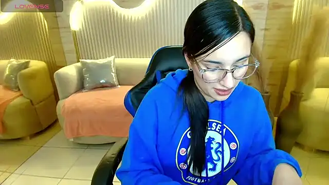 scarlettvixen r online show from November 24, 7:57 pm