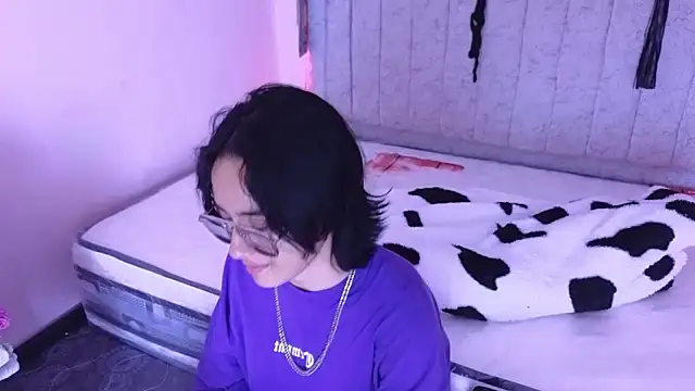 Snapshot of katalinathxandbritney1 chatting on September 11, 8:53 pm katalinathxandbritney1 online show from September 11, 8:53 pm