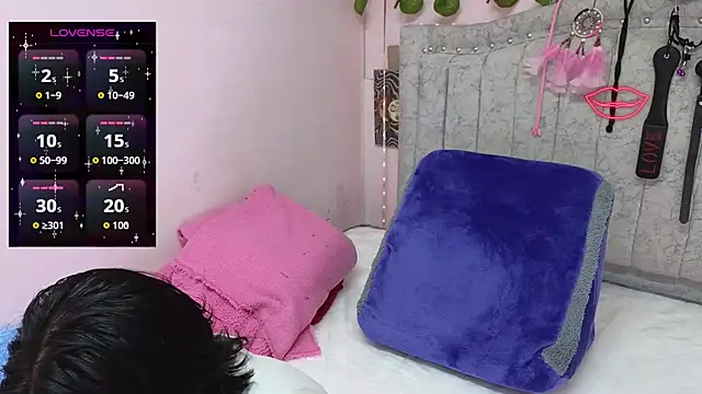 Snapshot of katalinathxandbritney1 chatting on September 19, 9:15 pm katalinathxandbritney1 online show from September 19, 9:15 pm