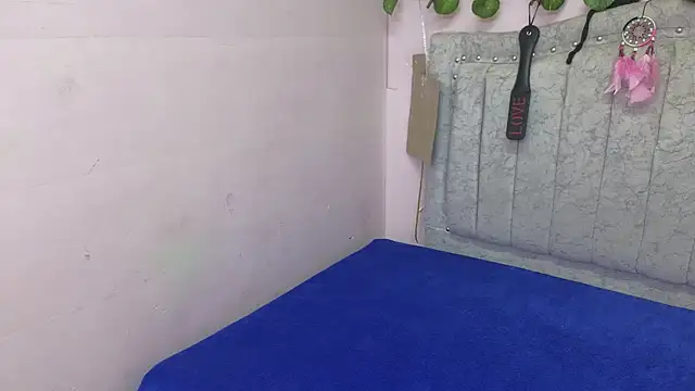 Snapshot of katalinathxandbritney1 chatting on September 26, 10:14 pm katalinathxandbritney1 online show from September 26, 10:14 pm