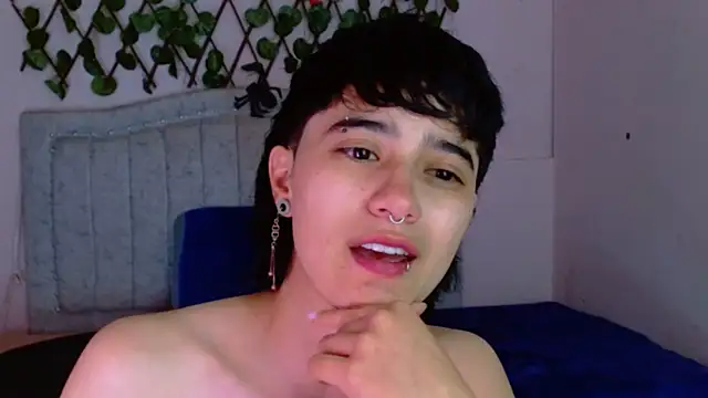 katalinathxandbritney1 online show from December 16, 1:21 am