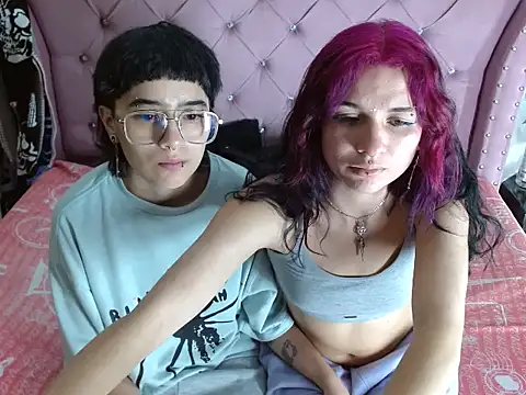 katalinathxandbritney1 online show from January 13, 3:45 am