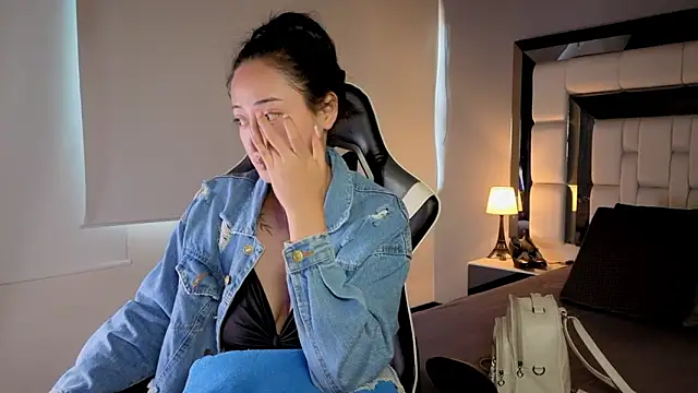 Adhara7 online show from February 7, 7:50 pm