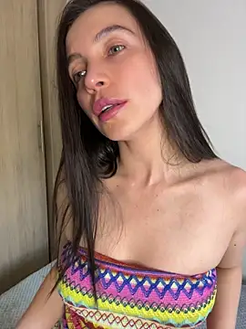 Snapshot of karinasantos_ chatting on May 4, 11:01 pm karinasantos online show from May 4, 11:01 pm
