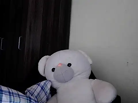 Snapshot of mimi15 chatting on April 9, 7:25 am mimi15 online show from April 9, 7:25 am
