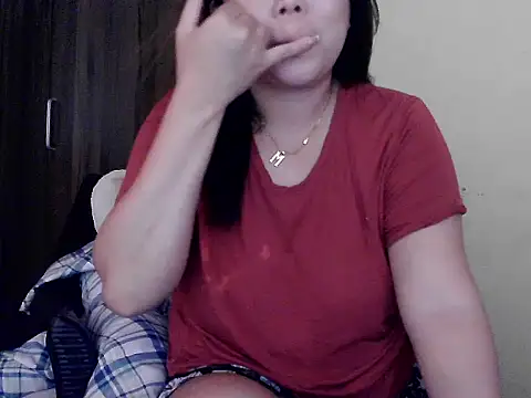 Snapshot of mimi15 chatting on April 11, 7:45 am mimi15 online show from April 11, 7:45 am