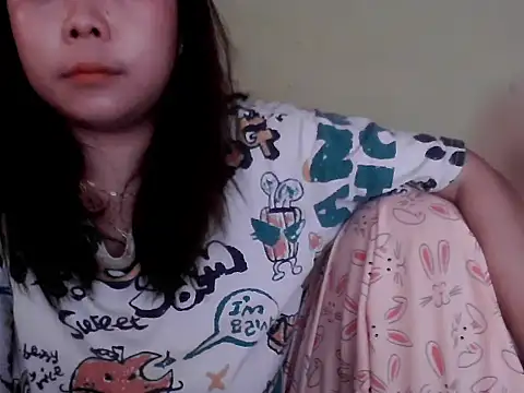 Snapshot of mimi15 chatting on April 28, 7:57 am mimi15 online show from April 28, 7:57 am