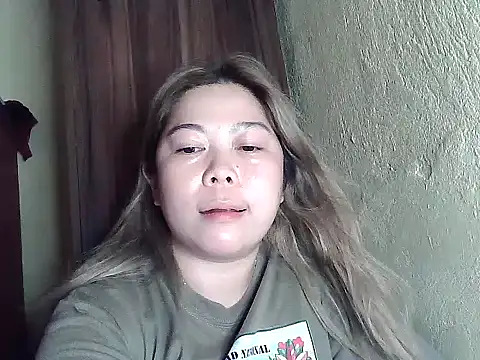 Snapshot of mimi15 chatting on June 10, 9:19 am mimi15 online show from June 10, 9:19 am