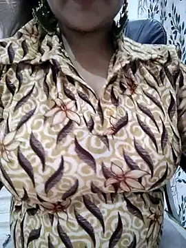 Snapshot of monika_555 chatting on December 3, 8:07 pm monika 555 online show from December 3, 8:07 pm