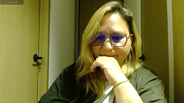 Snapshot of haashkyo chatting on April 24, 4:26 am haashkyo online show from April 24, 4:26 am
