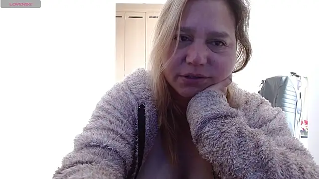 Snapshot of haashkyo chatting on April 25, 1:41 pm haashkyo online show from April 25, 1:41 pm