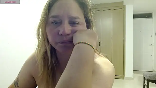 Snapshot of haashkyo chatting on April 28, 3:44 am haashkyo online show from April 28, 3:44 am
