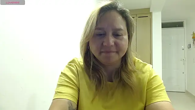 Snapshot of haashkyo chatting on June 1, 3:52 am haashkyo online show from June 1, 3:52 am