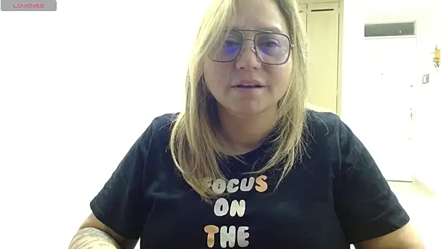 Snapshot of haashkyo chatting on June 2, 3:41 am haashkyo online show from June 2, 3:41 am