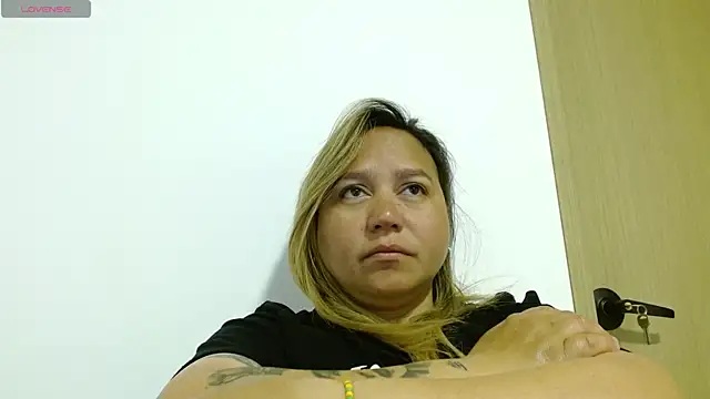 Snapshot of haashkyo chatting on June 16, 1:47 pm haashkyo online show from June 16, 1:47 pm