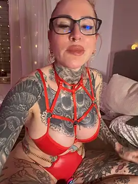 Snapshot of CatCoxx chatting on March 13, 7:20 pm CatCoxx online show from March 13, 7:20 pm