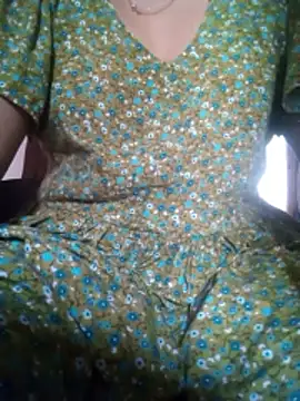 babyjunee12 online show from April 12, 4:39 am