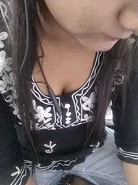 Snapshot of Kavya_Rathore chatting on November 20, 5:51 am Kavya Rathore online show from November 20, 5:51 am