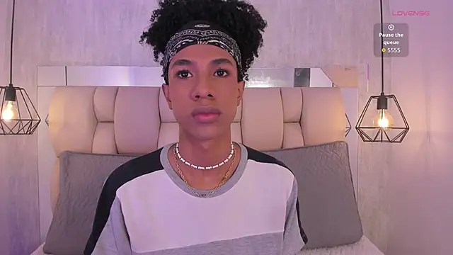 Snapshot of Johan_gz_ chatting on December 2, 11:37 am Johan gz online show from December 2, 11:37 am