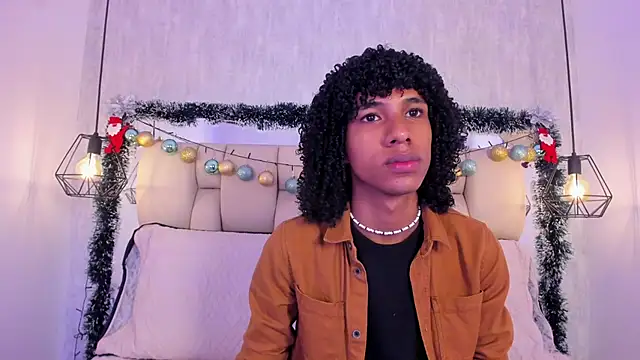 Snapshot of Johan_gz_ chatting on December 16, 11:48 am Johan gz online show from December 16, 11:48 am