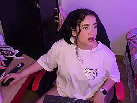 ChloeSnoww online show from September 27, 3:22 am