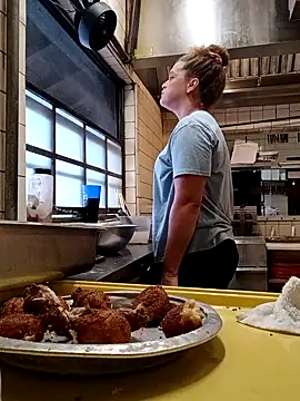 Snapshot of sarahkat86 chatting on September 18, 10:23 pm sarahkat86 online show from September 18, 10:23 pm