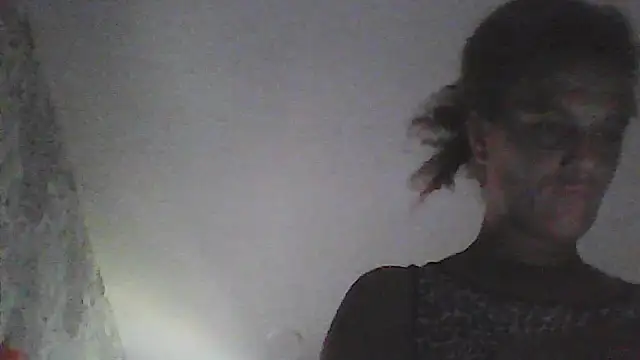 Snapshot of sarahkat86 chatting on November 3, 12:50 pm sarahkat86 online show from November 3, 12:50 pm