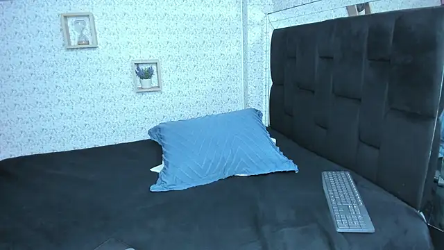 Snapshot of lisa_logan chatting on November 8, 4:01 am lisa logan online show from November 8, 4:01 am