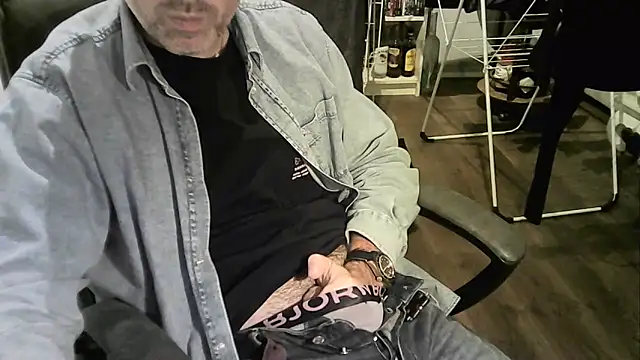 Chrisprngr online show from October 6, 8:17 pm