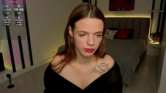 Snapshot of AliceDelaney chatting on October 1, 8:15 pm AliceDelaney online show from October 1, 8:15 pm