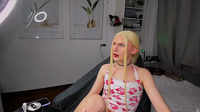 yoi mika online show from December 1, 9:09 pm