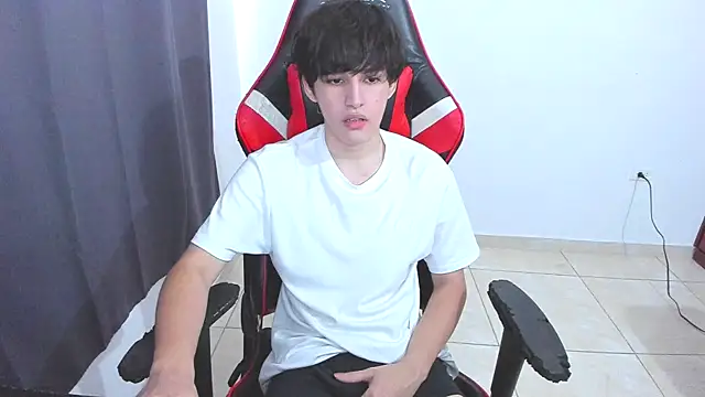 Snapshot of eren_188 chatting on October 17, 6:21 pm eren 188 online show from October 17, 6:21 pm