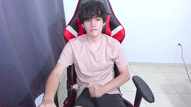 Snapshot of eren_188 chatting on November 4, 3:27 am eren 188 online show from November 4, 3:27 am