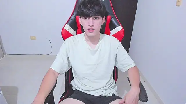 Snapshot of eren_188 chatting on December 5, 2:53 am eren 188 online show from December 5, 2:53 am