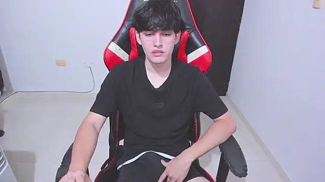 Snapshot of eren_188 chatting on December 14, 7:40 pm eren 188 online show from December 14, 7:40 pm