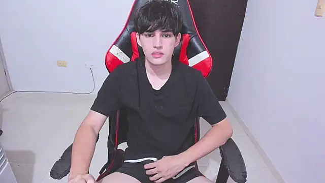 Snapshot of eren_188 chatting on December 16, 2:27 am eren 188 online show from December 16, 2:27 am