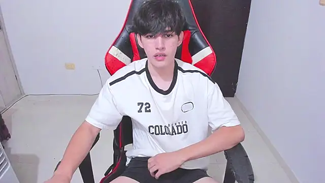 Snapshot of eren_188 chatting on December 18, 3:56 am eren 188 online show from December 18, 3:56 am