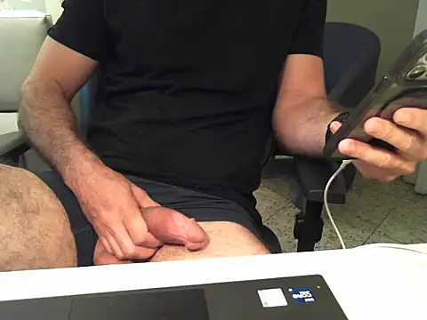 XUCRUTES42 online show from February 2, 9:46 pm