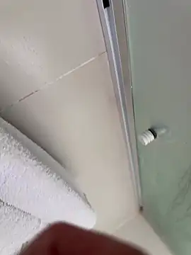 XUCRUTES42 online show from March 4, 5:19 pm